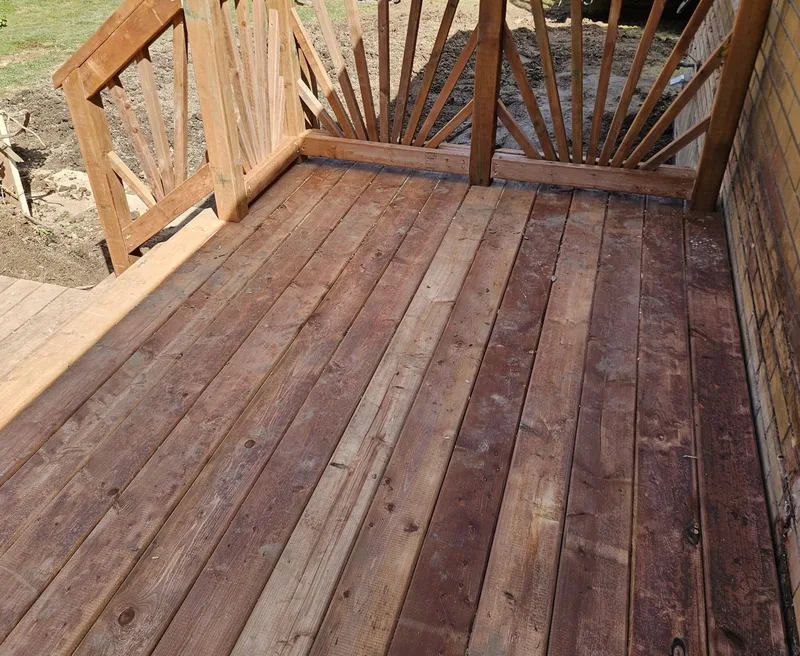Close view of wood decking, railing and the top of the stairs